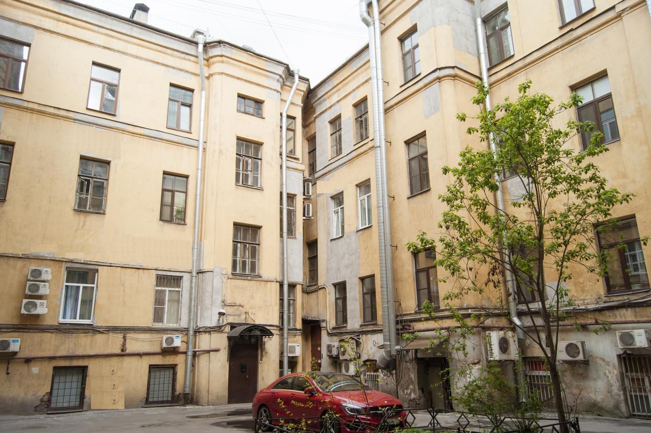 Two Steps To The Hermitage Saint Petersburg Exterior photo